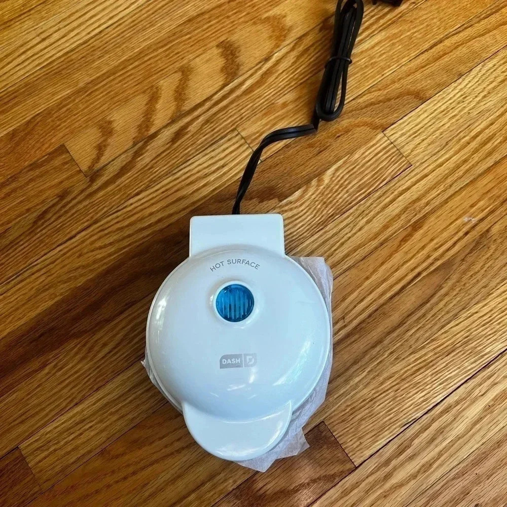 Mini waffle maker
